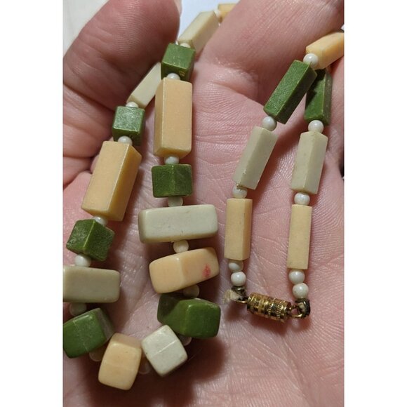 Vintage 1920s Celluloid/Bakelite Green Beaded Necklace - Picture 7 of 12